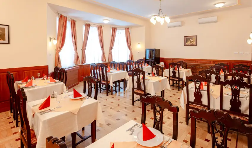 Fried Kast�ly Hotel Simontornya - M�rcius 15.  - teljes el�refizet�ssel (min. 2 �j)