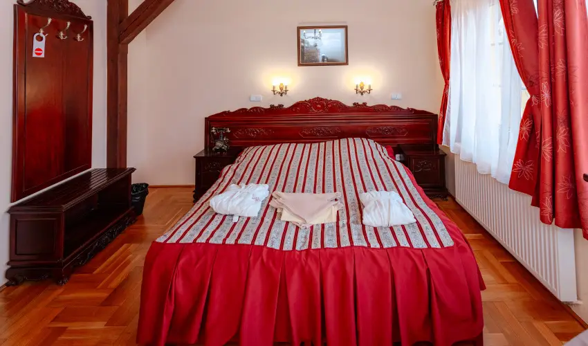 Fried Kast�ly Hotel Simontornya - M�rcius 15.  - teljes el�refizet�ssel (min. 2 �j)