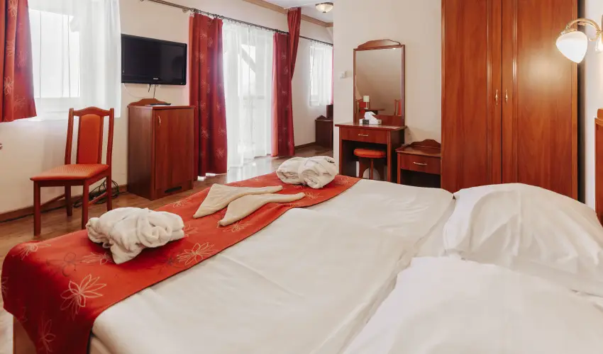 Fried Kast�ly Hotel Simontornya - M�rcius 15.  - teljes el�refizet�ssel (min. 2 �j)