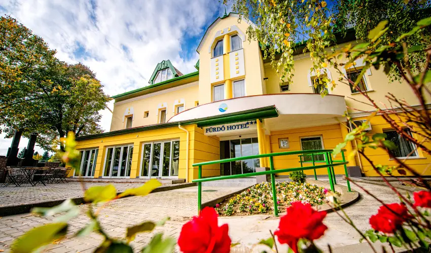 F�rd� Hotel Zalakaros - M�rcius 15. (min. 2 �j)