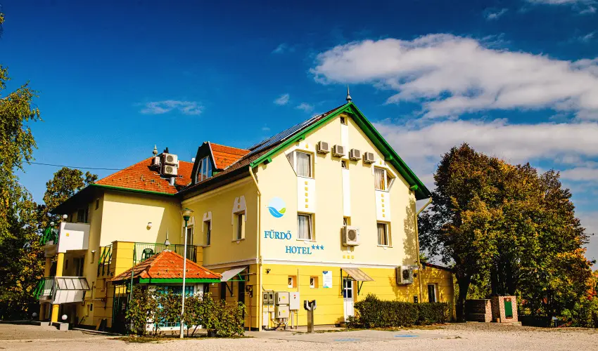 F�rd� Hotel Zalakaros - M�rcius 15. (min. 2 �j)
