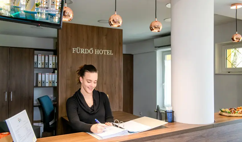 F�rd� Hotel Zalakaros - M�rcius 15. (min. 2 �j)