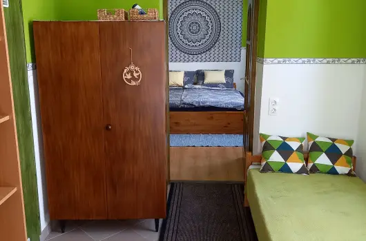 G�bor Vend�gh�z - M�rcius 15.