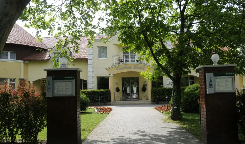 Garden Hotel Wellness & Konferencia Szolnok - M�rcius 15. 