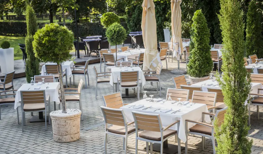 Garden Hotel Wellness & Konferencia Szolnok - M�rcius 15. 