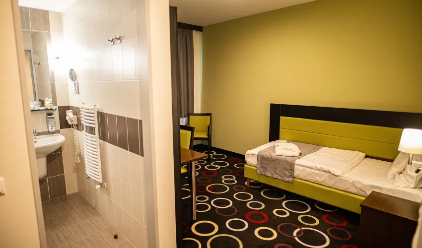 Garden Hotel Wellness & Konferencia Szolnok - M�rcius 15. 