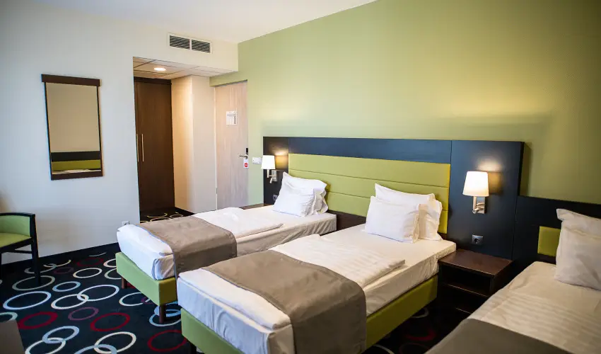 Garden Hotel Wellness & Konferencia Szolnok - M�rcius 15. 