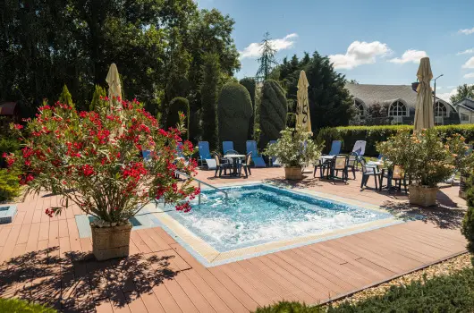 Garden Hotel Wellness & Konferencia - M�rcius 15. 