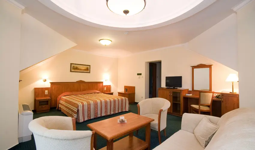 Ger�by K�ria Hotel �s Lovasudvar Lajosmizse - M�rcius 15. 