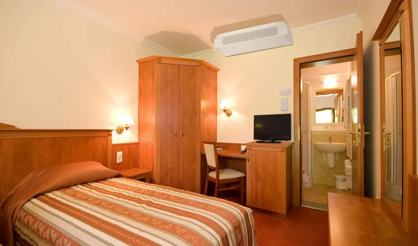 Ger�by K�ria Hotel �s Lovasudvar Lajosmizse - M�rcius 15. 