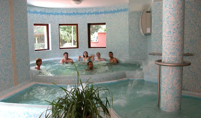 Ger�by K�ria Hotel �s Lovasudvar Lajosmizse - M�rcius 15. 
