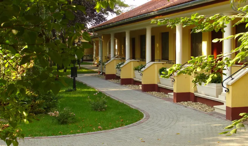 Ger�by K�ria Hotel �s Lovasudvar Lajosmizse - M�rcius 15. 