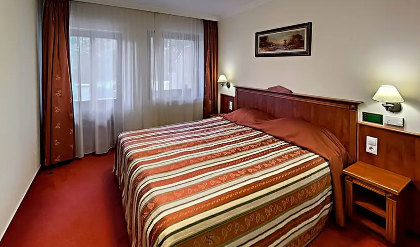 Ger�by K�ria Hotel �s Lovasudvar Lajosmizse - M�rcius 15. 