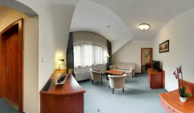 Ger�by K�ria Hotel �s Lovasudvar Lajosmizse