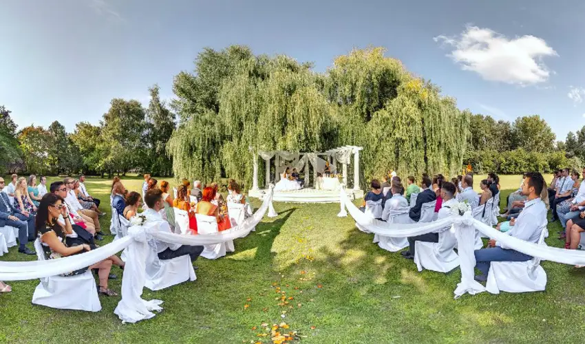 Ger�by K�ria Hotel �s Lovasudvar Lajosmizse - M�rcius 15. 