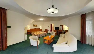 Ger�by K�ria Hotel �s Lovasudvar Lajosmizse