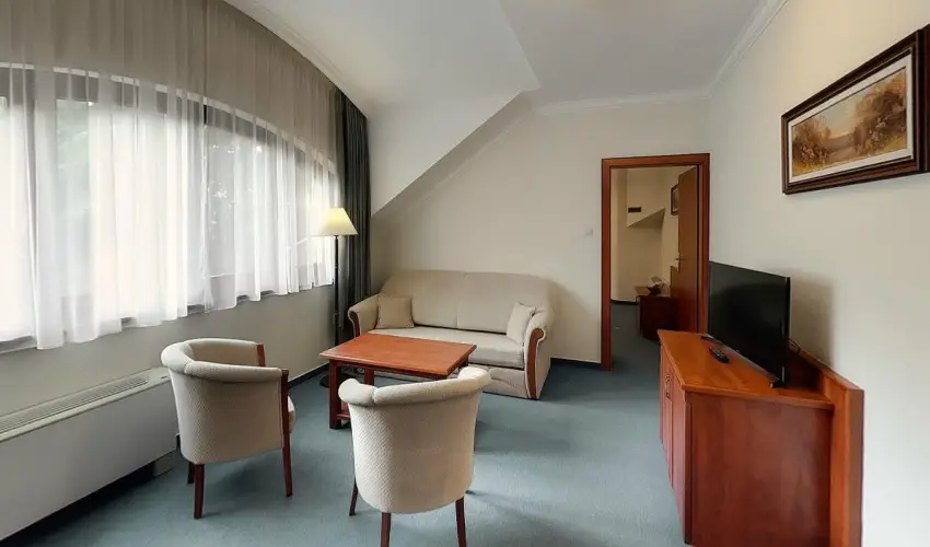 Ger�by K�ria Hotel �s Lovasudvar Lajosmizse - M�rcius 15. 