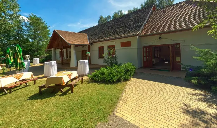 Ger�by K�ria Hotel �s Lovasudvar Lajosmizse - M�rcius 15. 