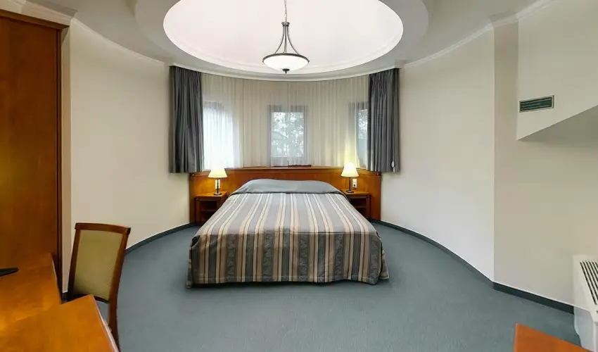 Ger�by K�ria Hotel �s Lovasudvar Lajosmizse - M�rcius 15. 