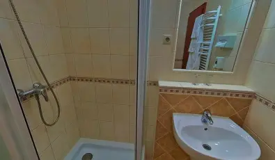Ger�by K�ria Hotel �s Lovasudvar Lajosmizse