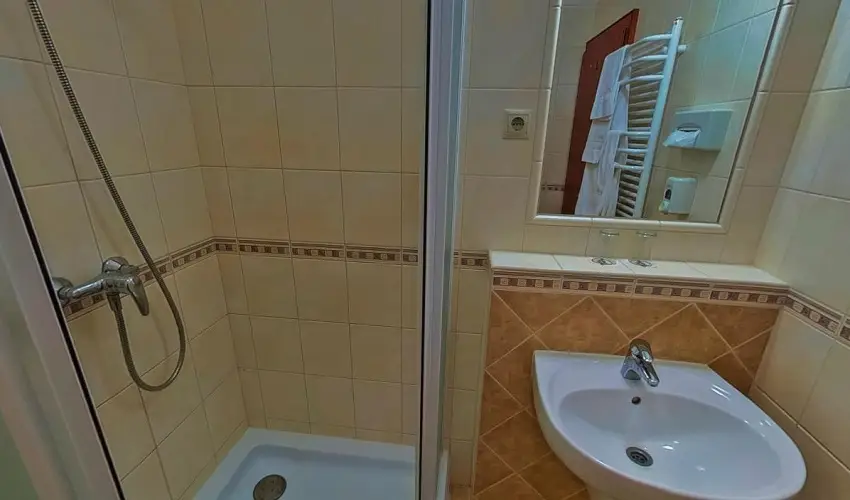 Ger�by K�ria Hotel �s Lovasudvar Lajosmizse - M�rcius 15. 