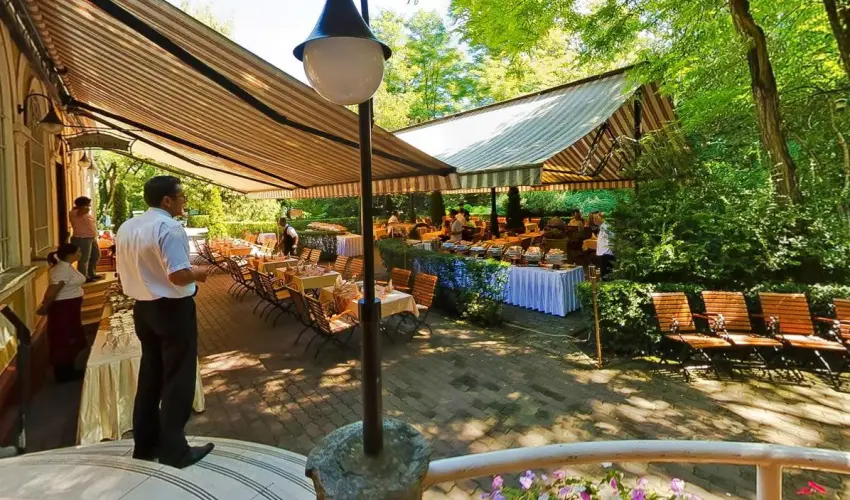 Ger�by K�ria Hotel �s Lovasudvar Lajosmizse - M�rcius 15. 