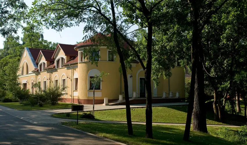 Ger�by K�ria Hotel �s Lovasudvar Lajosmizse - M�rcius 15. 