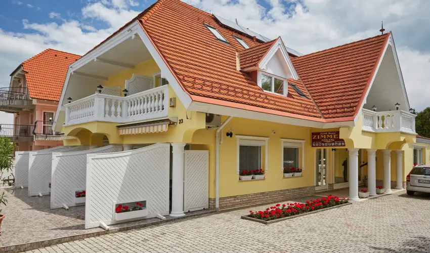 Gold Haus Panzi� Balatonf�red - M�rcius 15. 