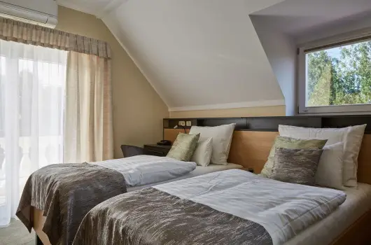 Gold Haus Panzi� - M�rcius 15. 