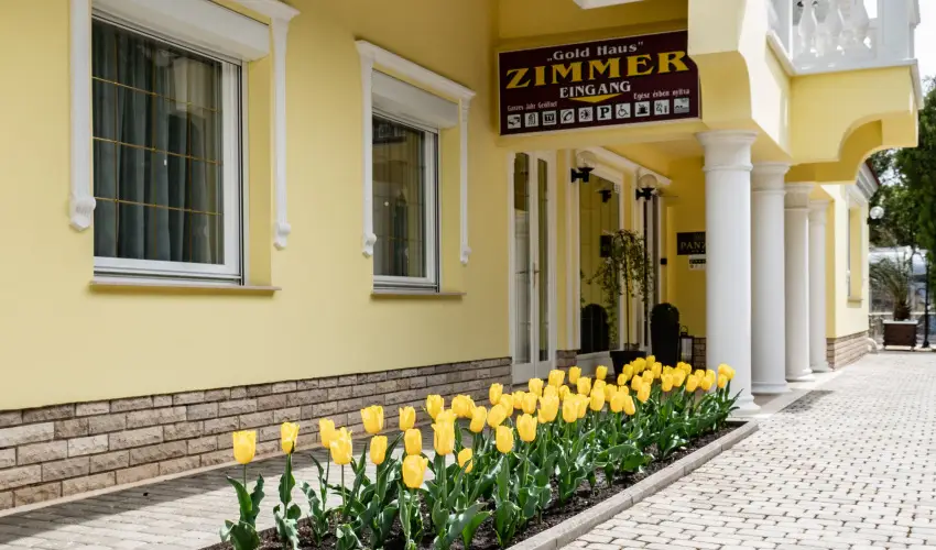 Gold Haus Panzi� Balatonf�red - M�rcius 15. 