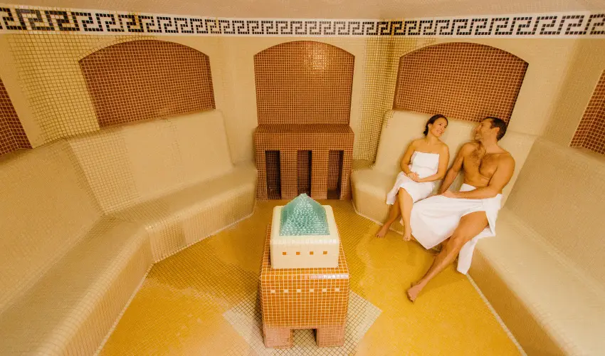 Gotthard Therme Hotel & Conference Szentgotth�rd - M�rcius 15.  (min. 2 �j)