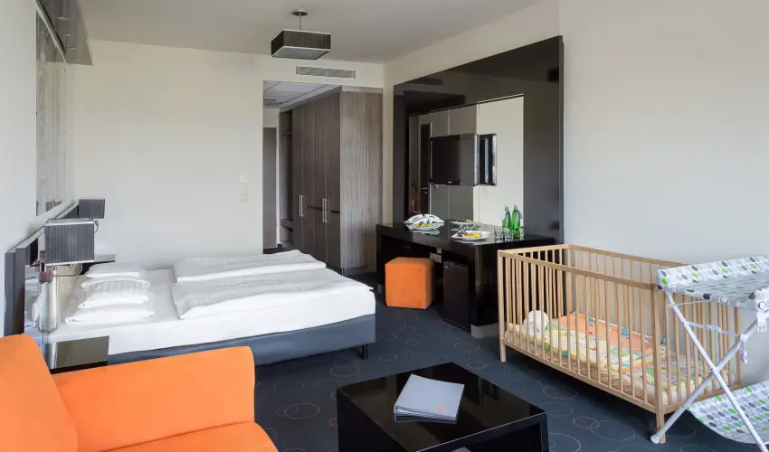 Gotthard Therme Hotel & Conference Szentgotth�rd - M�rcius 15.  (min. 2 �j)