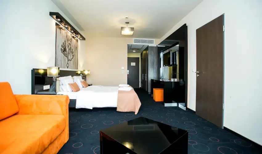 Gotthard Therme Hotel & Conference Szentgotth�rd - M�rcius 15.  (min. 2 �j)