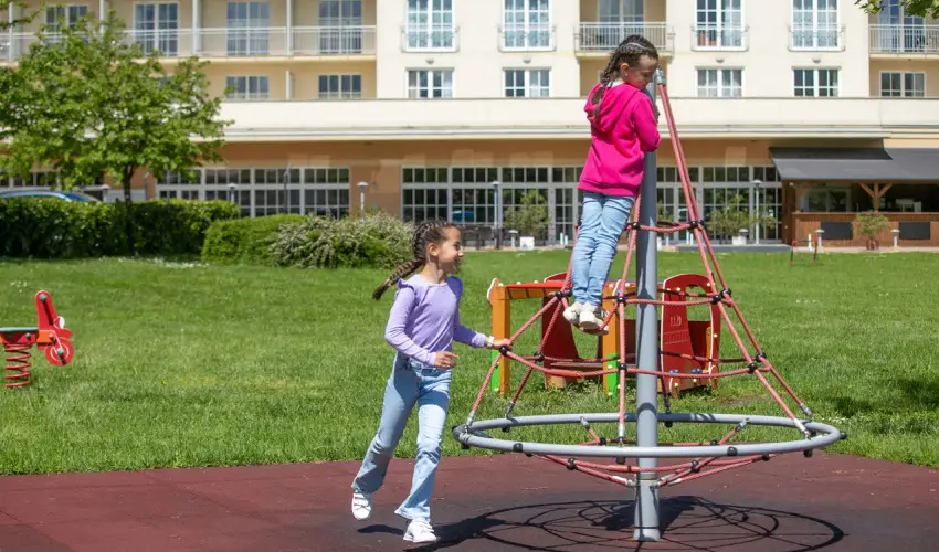 Gotthard Therme Hotel & Conference Szentgotth�rd - M�rcius 15.  (min. 2 �j)