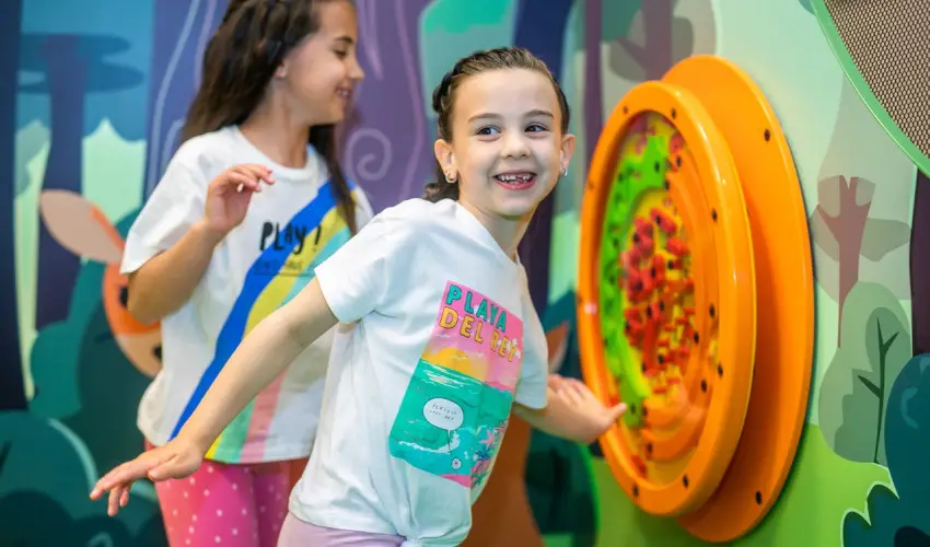 Gotthard Therme Hotel & Conference Szentgotth�rd - M�rcius 15.  (min. 2 �j)