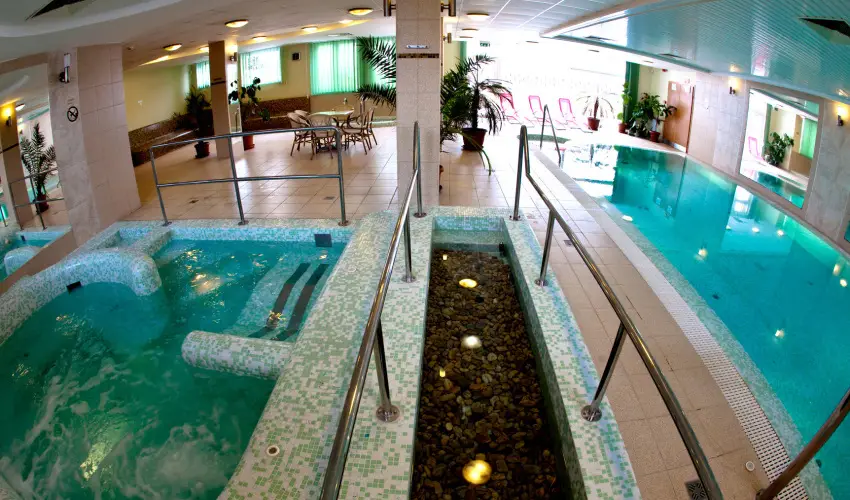 Granada Konferencia Wellness �s Sport Hotel Kecskem�t - M�rcius 15. 