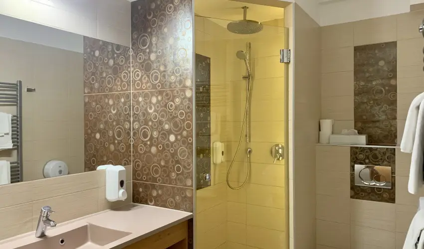 Granada Konferencia Wellness �s Sport Hotel Kecskem�t - M�rcius 15. 