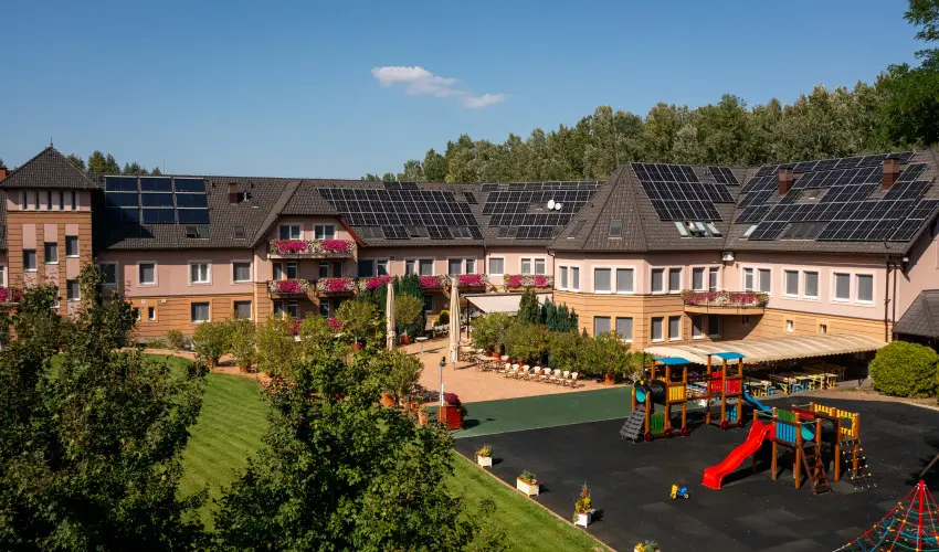 Granada Konferencia Wellness �s Sport Hotel Kecskem�t - M�rcius 15. 
