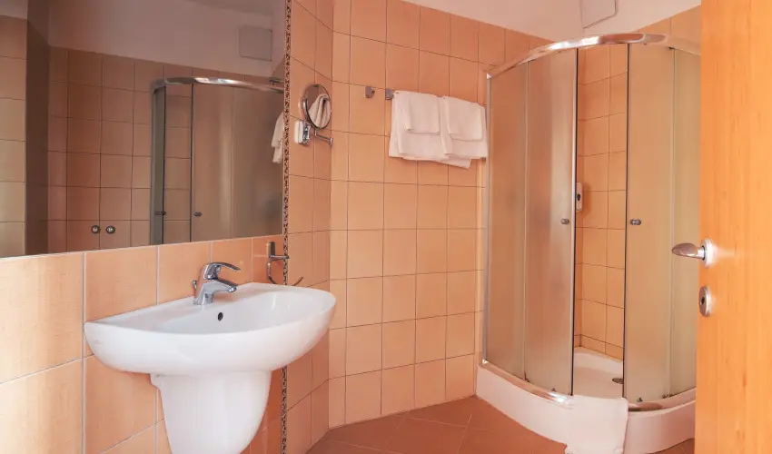 Granada Konferencia Wellness �s Sport Hotel Kecskem�t - M�rcius 15. 