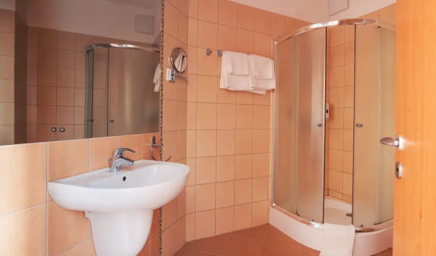 Granada Konferencia Wellness �s Sport Hotel Kecskem�t - M�rcius 15. 