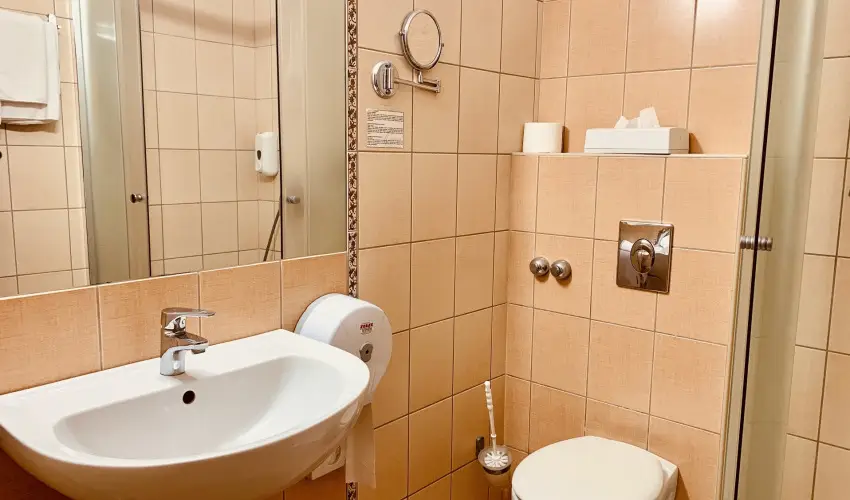 Granada Konferencia Wellness �s Sport Hotel Kecskem�t - M�rcius 15. 