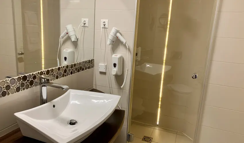 Granada Konferencia Wellness �s Sport Hotel Kecskem�t - M�rcius 15. 