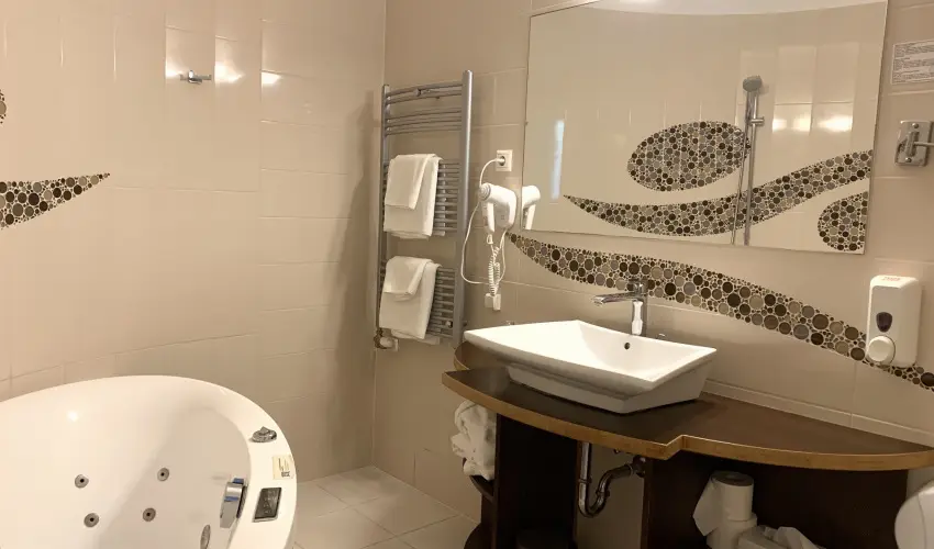 Granada Konferencia Wellness �s Sport Hotel Kecskem�t - M�rcius 15. 