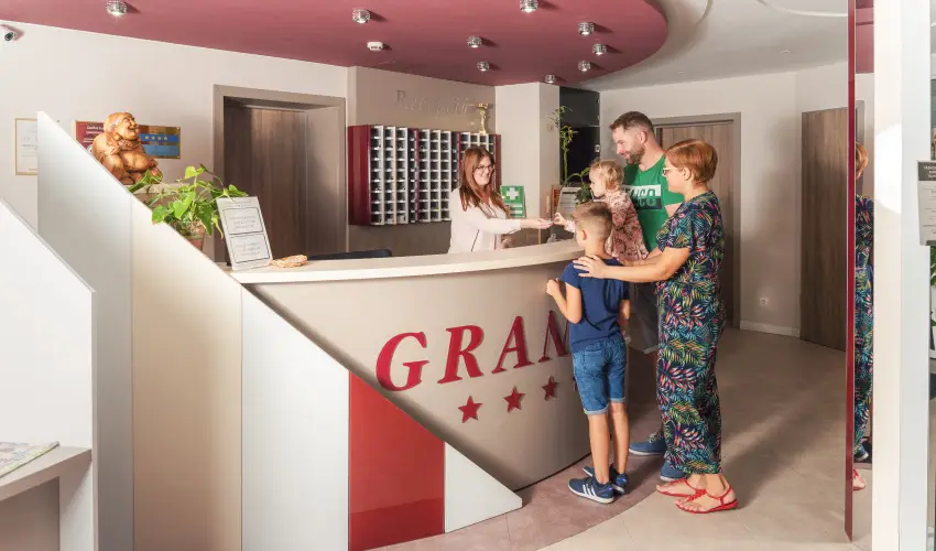 Granada Konferencia Wellness �s Sport Hotel Kecskem�t - M�rcius 15. 