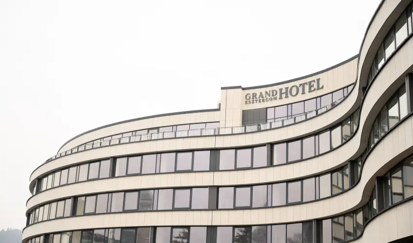 Grand Hotel Esztergom Esztergom - M�rcius 15. (min. 2 �j)