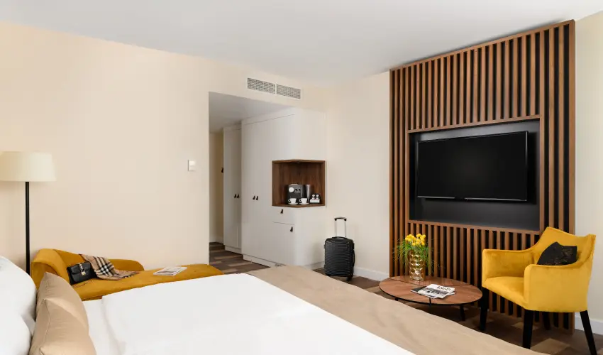 Grand Hotel Esztergom Esztergom - M�rcius 15. (min. 2 �j)