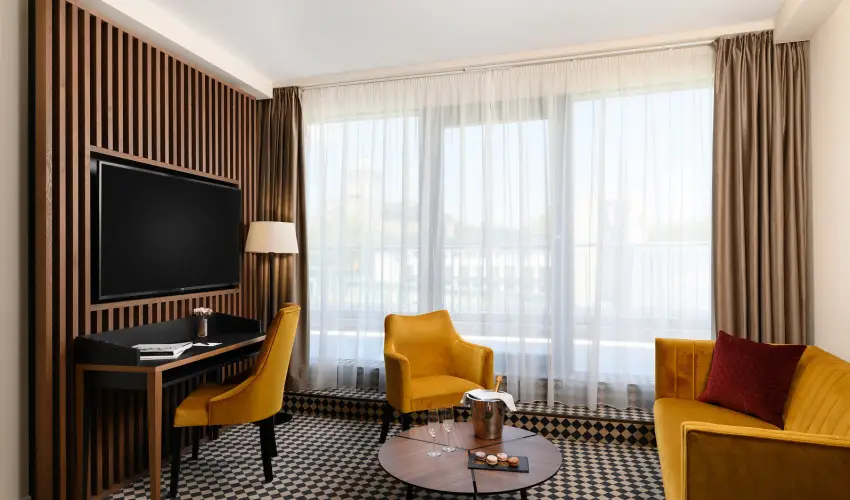 Grand Hotel Esztergom Esztergom - M�rcius 15. (min. 2 �j)