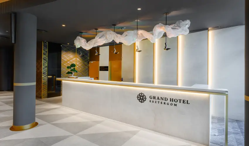Grand Hotel Esztergom Esztergom - M�rcius 15. (min. 2 �j)