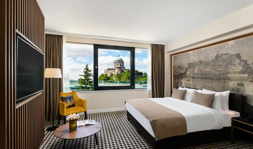 Grand Hotel Esztergom Esztergom - M�rcius 15. (min. 2 �j)