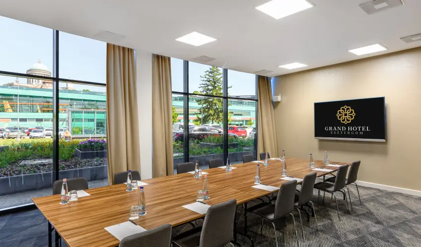 Grand Hotel Esztergom Esztergom - M�rcius 15. (min. 2 �j)